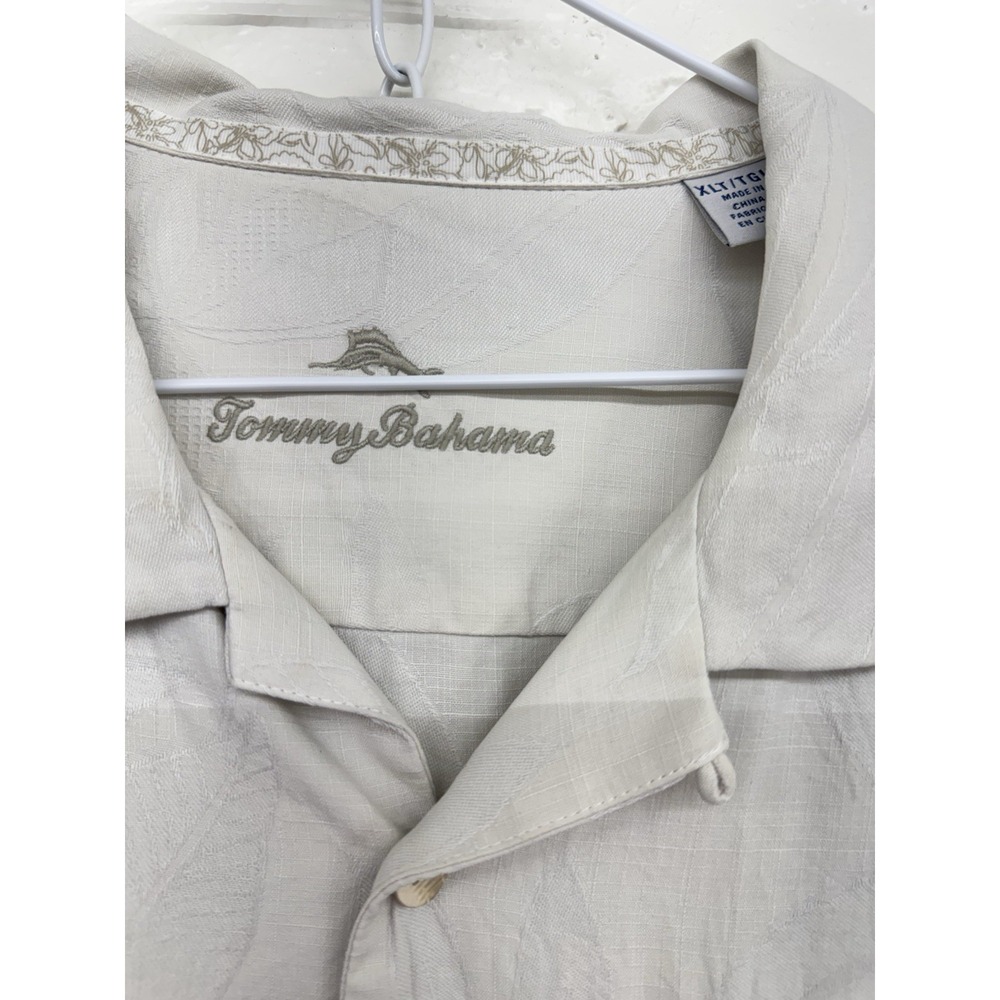 Tommy Bahama Button Up Shirt Size XLT Floral 100 Percent Silk Hawaiian Beige - Picture 2 of 9